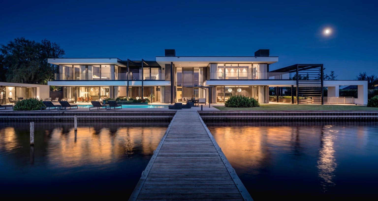 Internationale allure aan het water